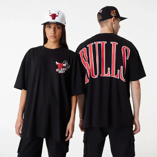 Imagen de Camiseta New Era Chicago Bulls NBA Arch Wordmark Oversized