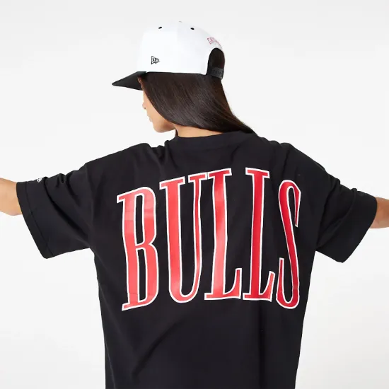 Imagen de Camiseta New Era Chicago Bulls NBA Arch Wordmark Oversized