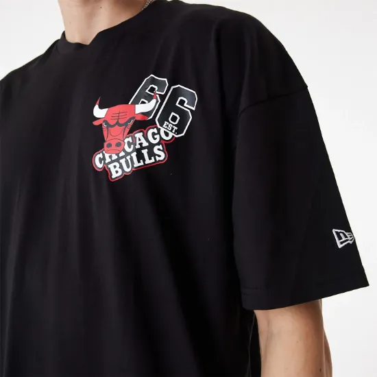 Imagen de Camiseta New Era Chicago Bulls NBA Arch Wordmark Oversized